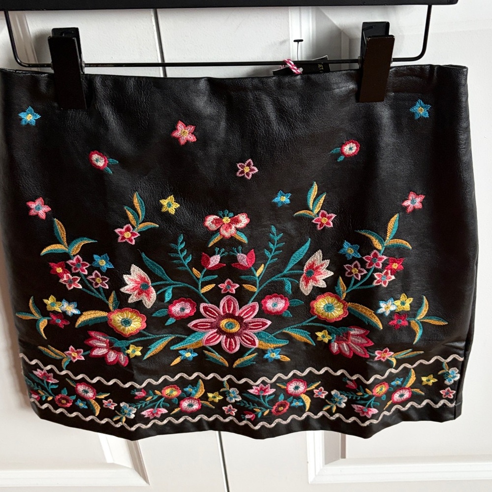 Umgee black floral skirt New With Tags.